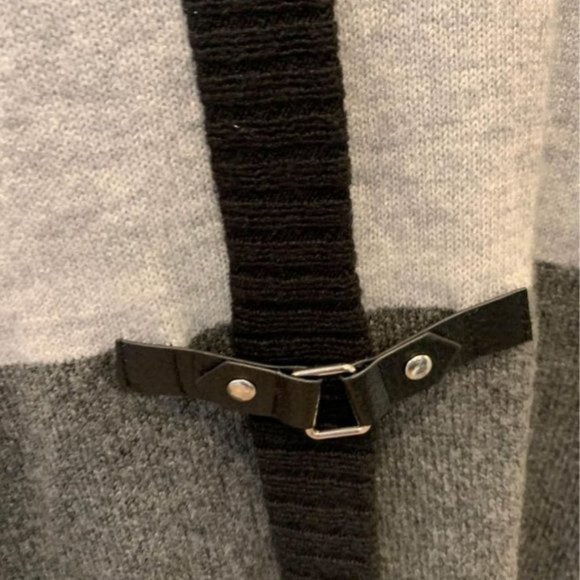 - RICKIS womans cape sweater. Colourblock gray/black. Buckle detail. Hood… - Picture 3 of 10